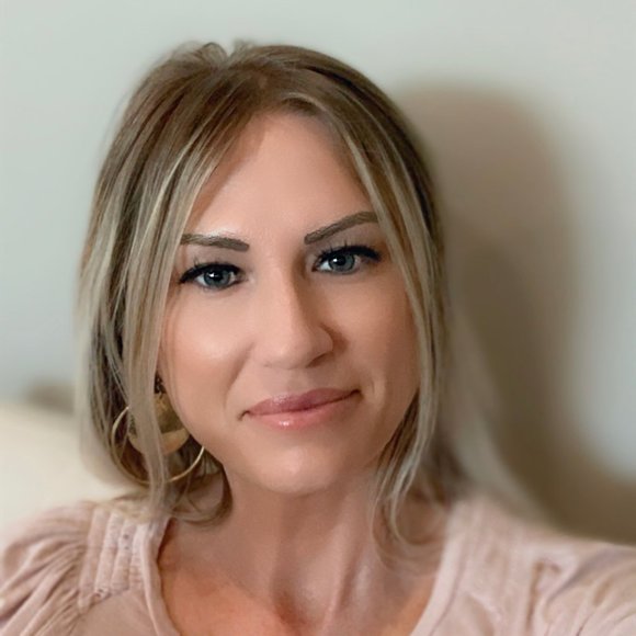 Meet your Posher, Carrie - Picture 2 of 3